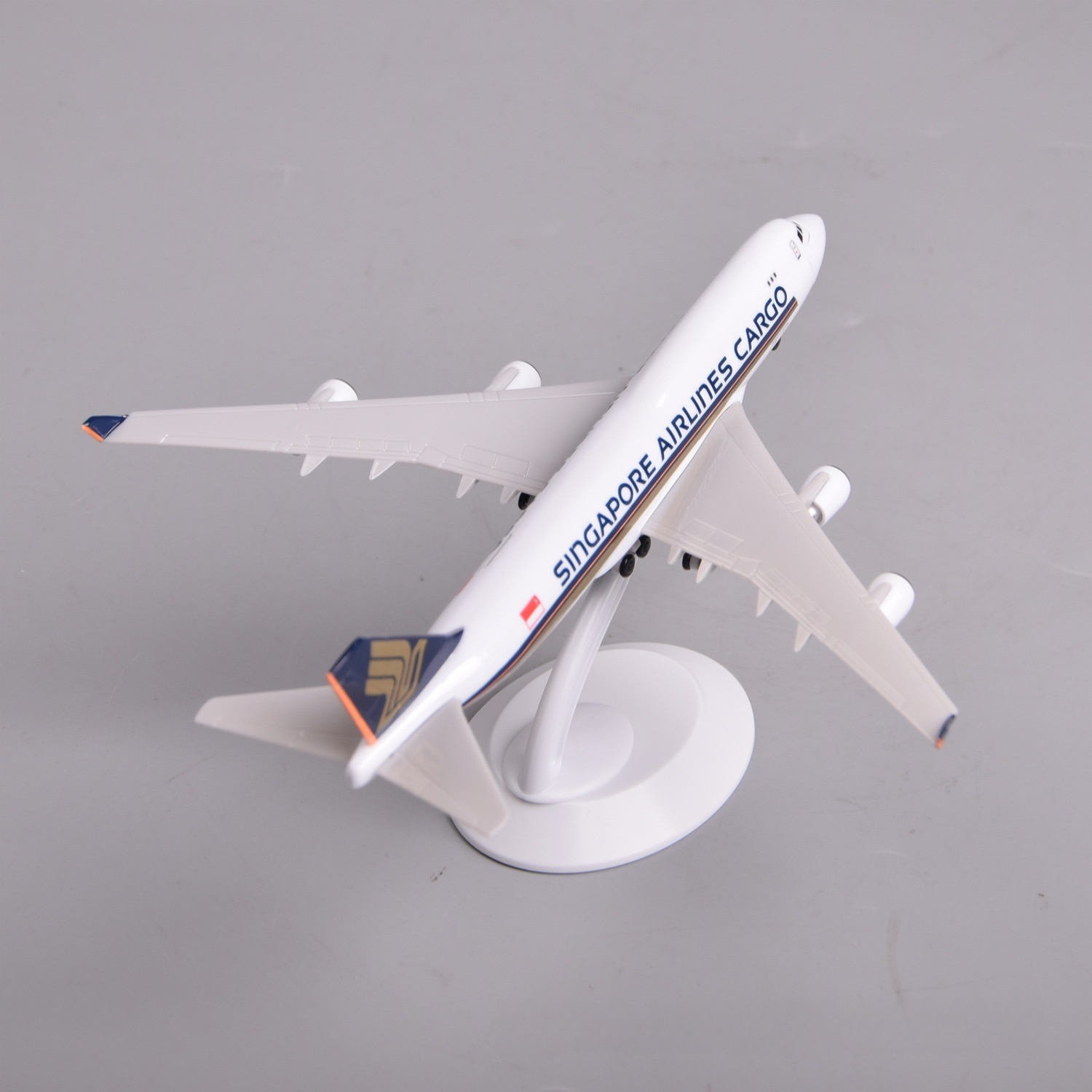 طائرة نموذجية من البلاستيك ABS - مراجعة Model Airplane Plastic وسعره